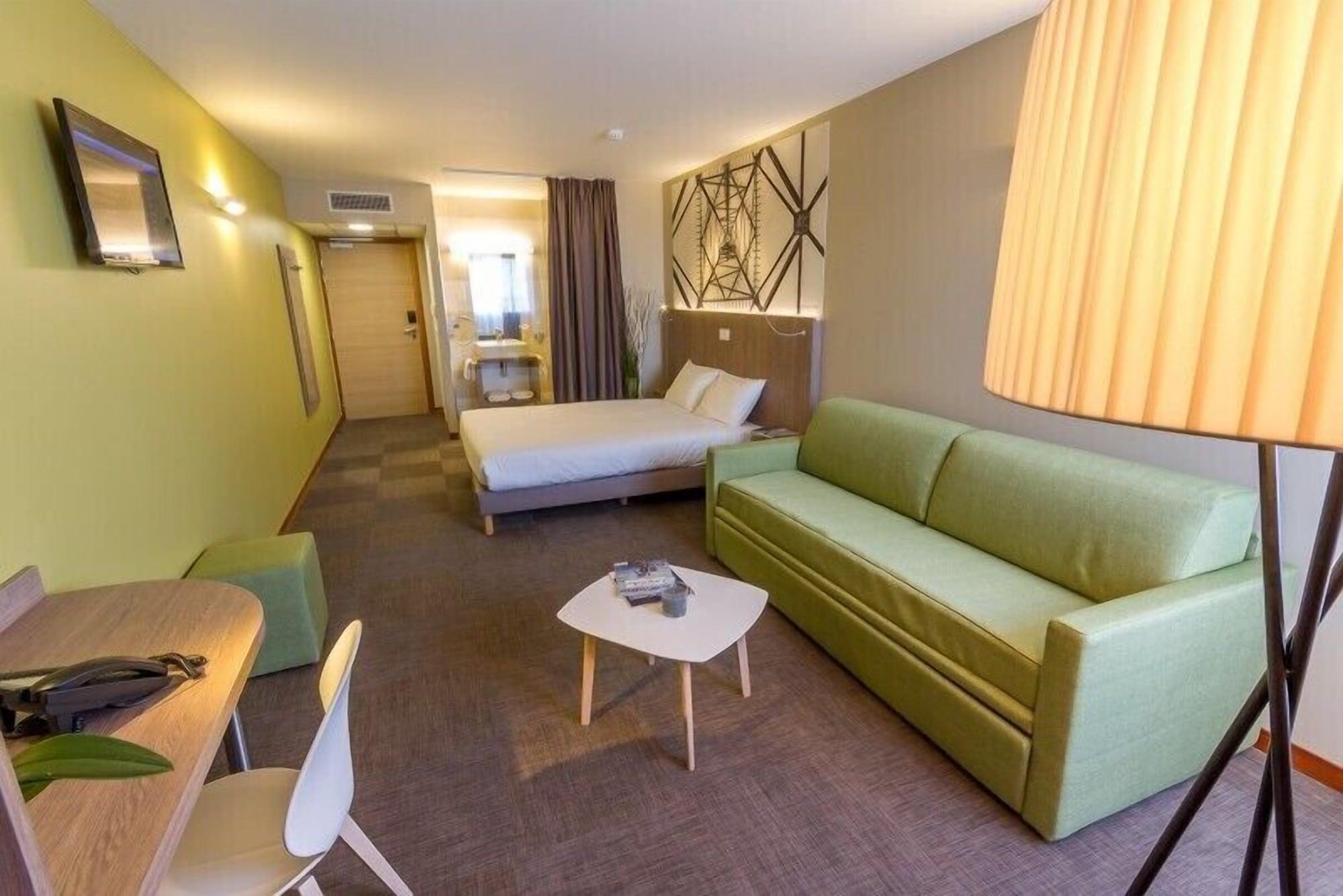 อินเตอร์-โฮเต็ล มงเปลิเย เอสต์ อีโคปาร์ก Hotel Saint-Aunes ภายนอก รูปภาพ