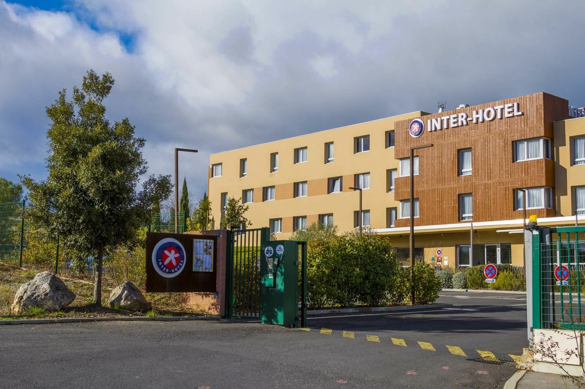 อินเตอร์-โฮเต็ล มงเปลิเย เอสต์ อีโคปาร์ก Hotel Saint-Aunes ภายนอก รูปภาพ